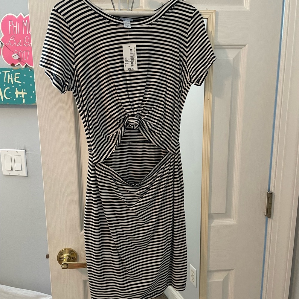 NWT spring/summer dress with cutout